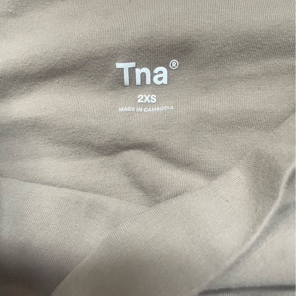 Aritzia TNA shorts ; size 2XS - Picture 3 of 3